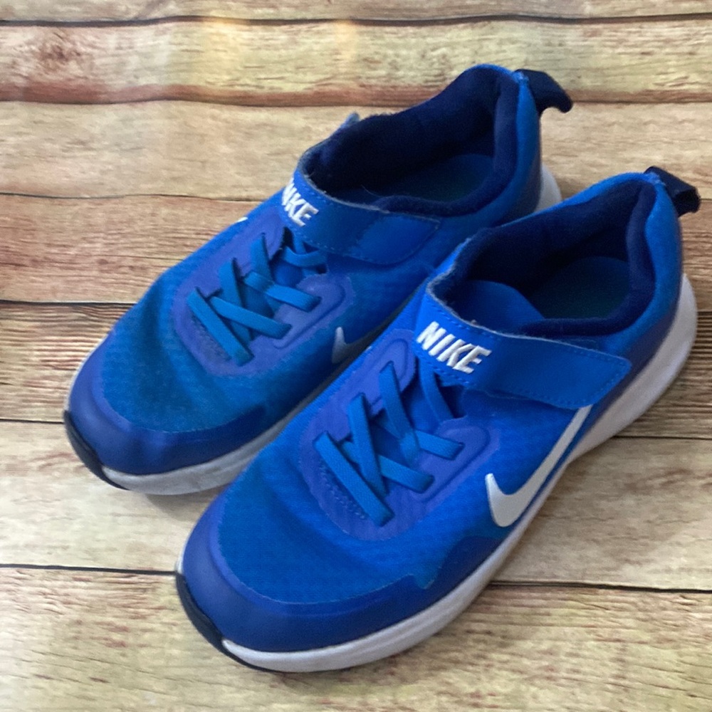 Boys Nike Tennis Shoes